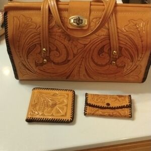 NWOT Vintage tooled Handbag 3 piece set